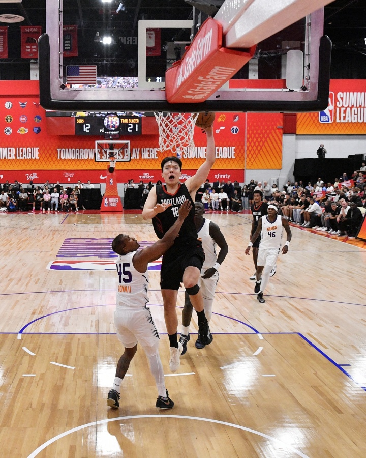 杨瀚森:在CBA如果有苦战赛前会喝咖啡 在NBA不喝 现在喝了会手抖